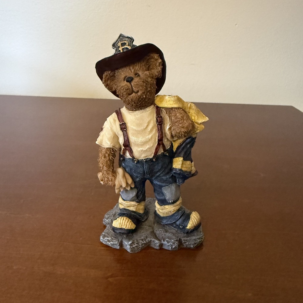 Boyds Bear Fire Fighter "Russ Q McBearsley Unsung Hero" #2277948